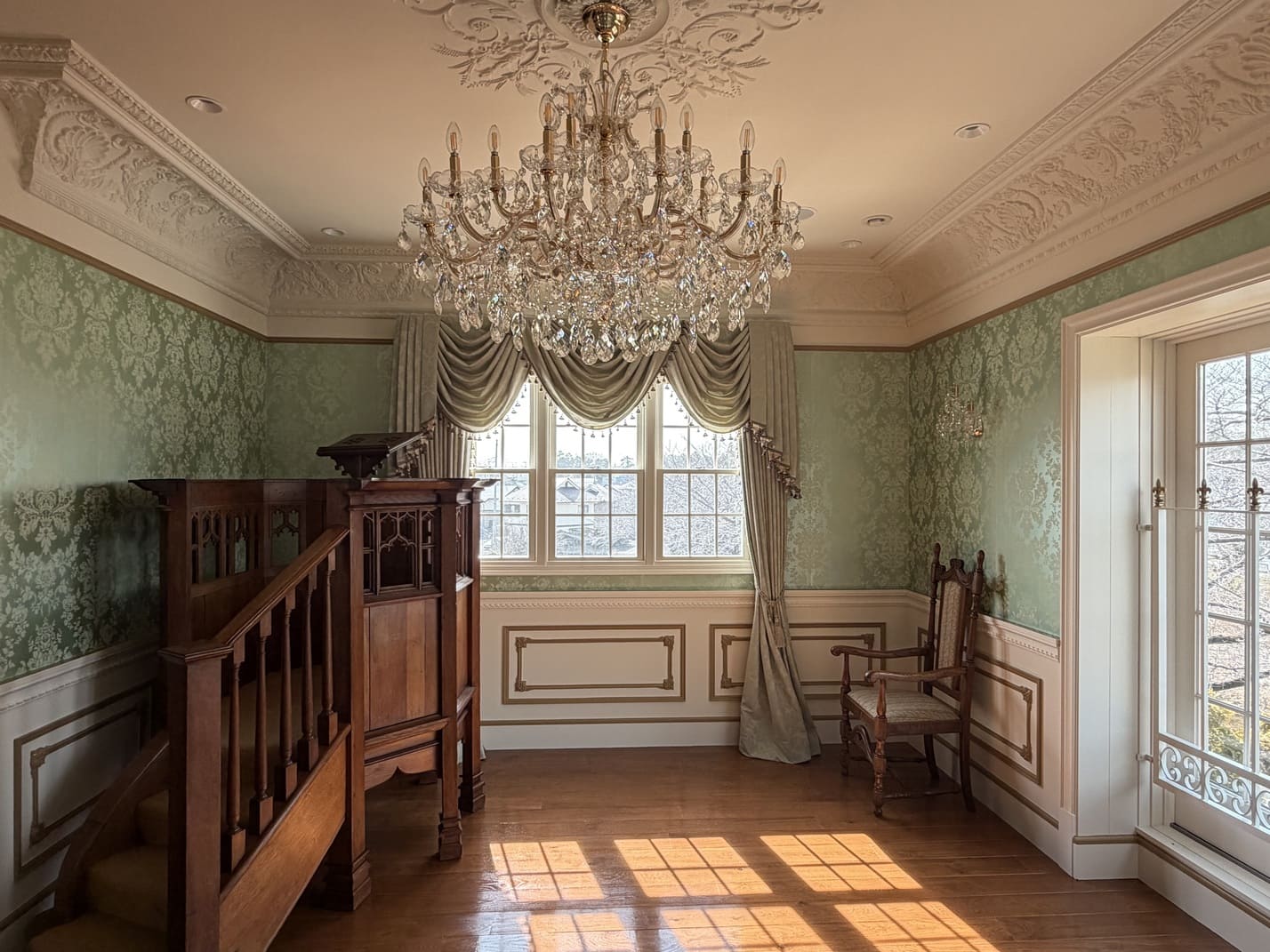 メダリオンサロンの全景