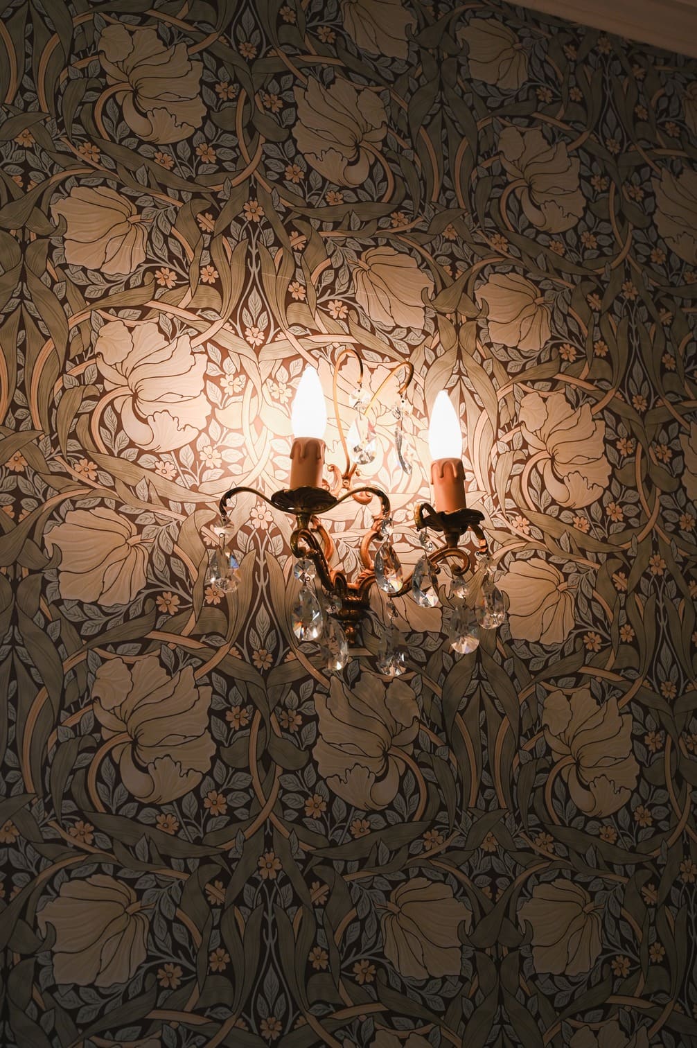 壁のアンティーク照明