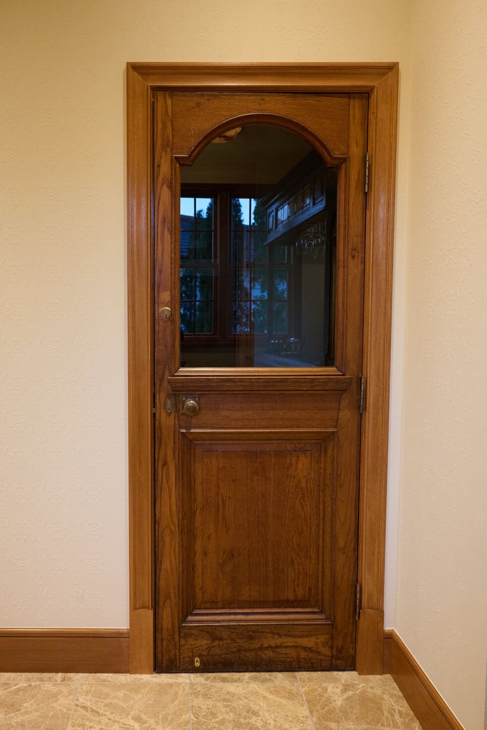 アンティークのバーカウンター