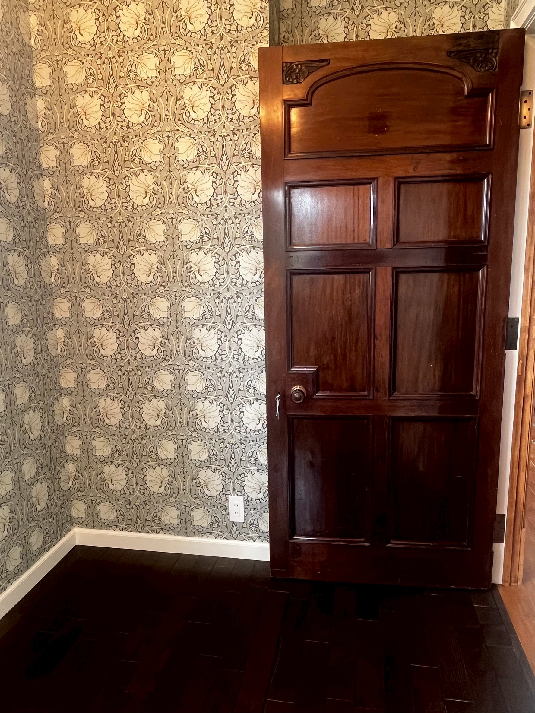 アンティークの木製ドア